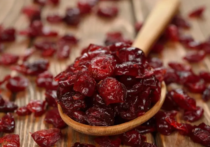Dried cranberries for cats