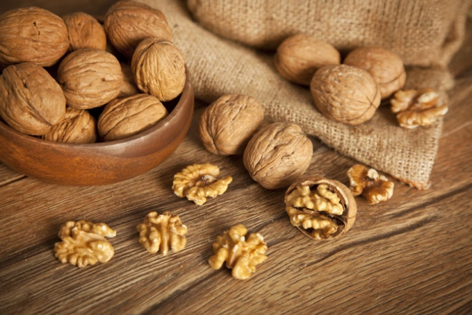 can cats eat walnuts