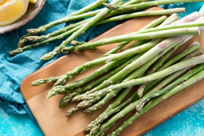 cats eat asparagus cats eat asparagus